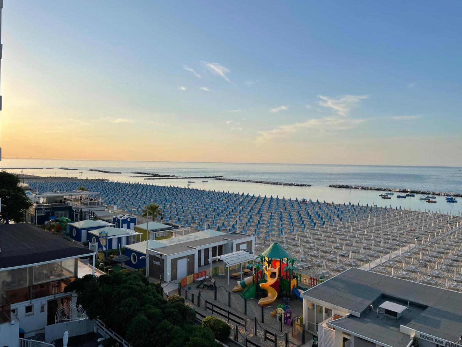 Appartamenti Sul Mare Cattolica Eksteriør billede